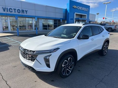 Used 2025 Chevrolet Trax RS w/ Driver Confidence Package image 1