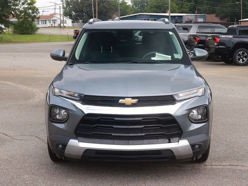 Used 2021 Chevrolet TrailBlazer LT w/ Convenience Package FWD image 2