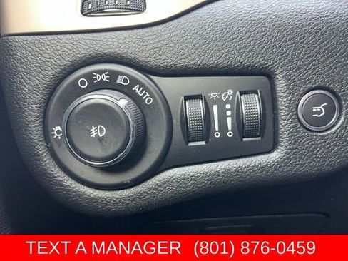 Used 2016 Jeep Cherokee 75th Anniversary AWD/4WD image 21