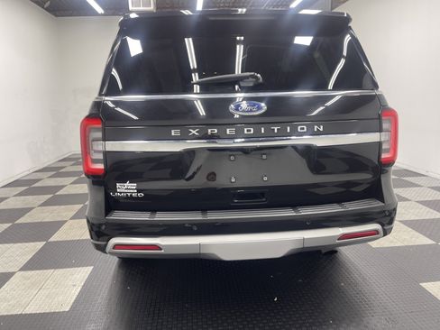 Used 2024 Ford Expedition Limited image 3