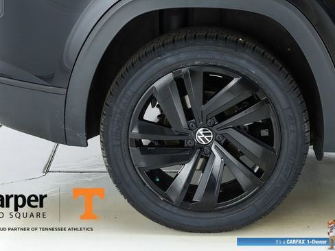 Used 2023 Volkswagen Atlas Cross Sport SE w/ Panoramic Sunroof Package image 13