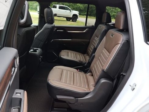 New 2026 GMC Acadia Denali Ultimate w/ LPO, Floor Liner Package AWD/4WD image 21