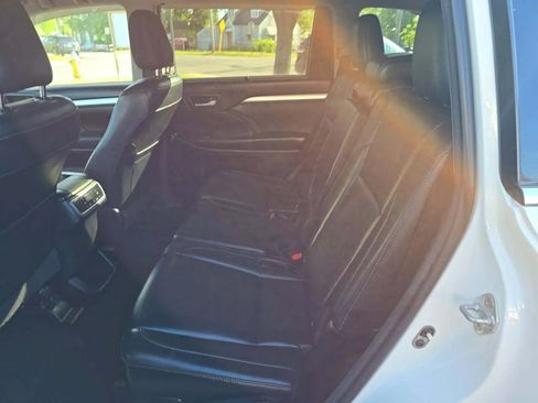 Used 2016 Toyota Highlander XLE AWD/4WD image 10