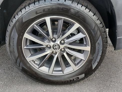 Used 2019 Toyota Highlander XLE FWD image 15