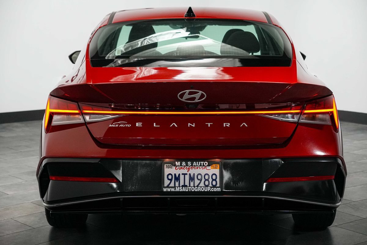 Used 2024 Hyundai Elantra SEL w/ Convenience Package FWD image 5