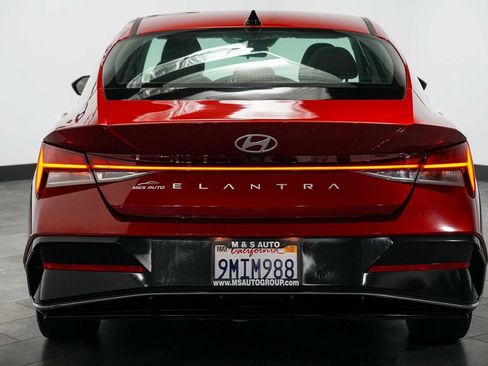 Used 2024 Hyundai Elantra SEL w/ Convenience Package FWD image 5