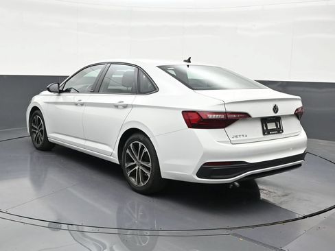 Used 2023 Volkswagen Jetta Sport FWD image 3