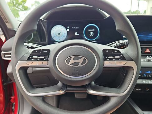 Used 2024 Hyundai Elantra SEL FWD image 10