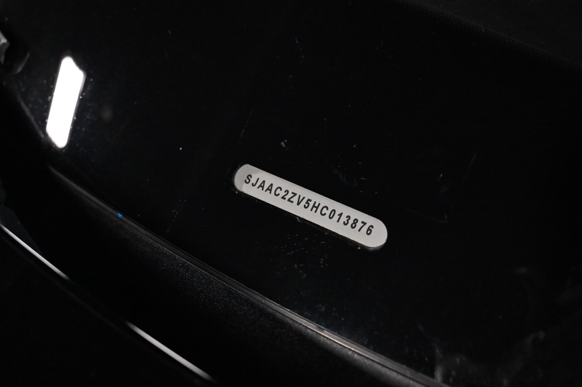 Used 2017 Bentley Bentayga AWD/4WD image 16
