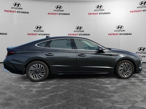 Certified 2025 Hyundai Sonata Limited FWD image 2
