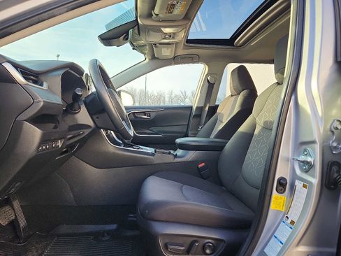 Used 2022 Toyota RAV4 XLE image 13