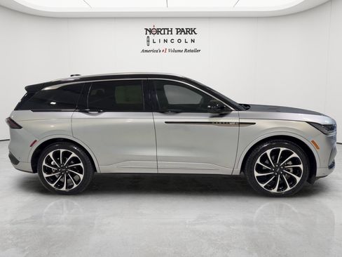 Used 2024 Lincoln Nautilus Black Label AWD/4WD image 6