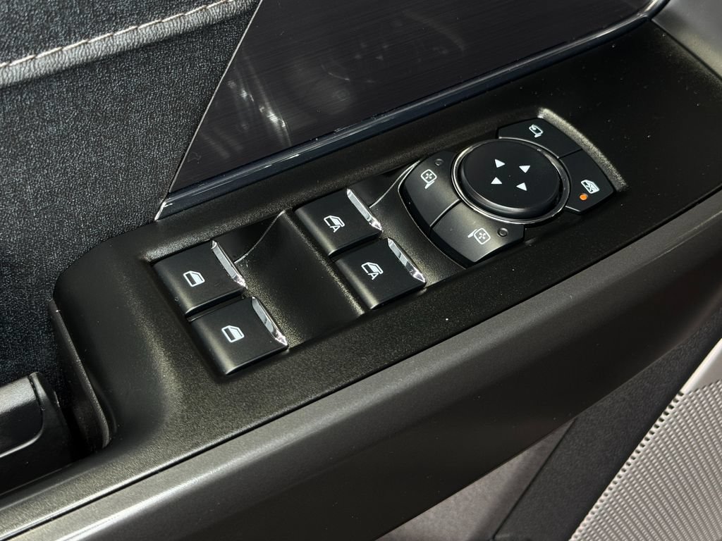 Used 2025 Ford F150 Lariat AWD/4WD image 11