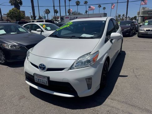 Used 2015 Toyota Prius Two FWD image 2