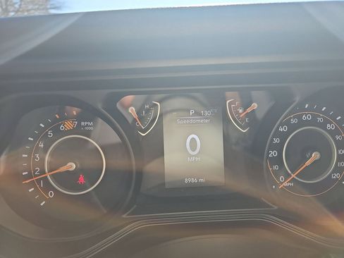 Used 2025 Jeep Wrangler Sport S image 9