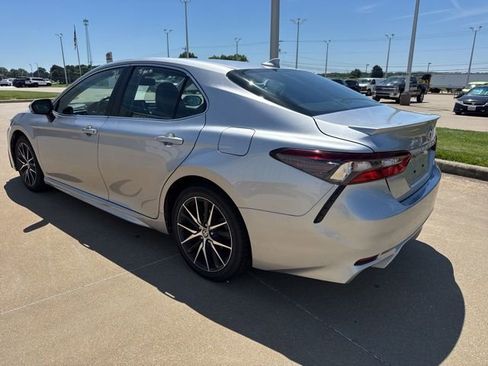 Used 2024 Toyota Camry SE w/ Convenience Package FWD image 6