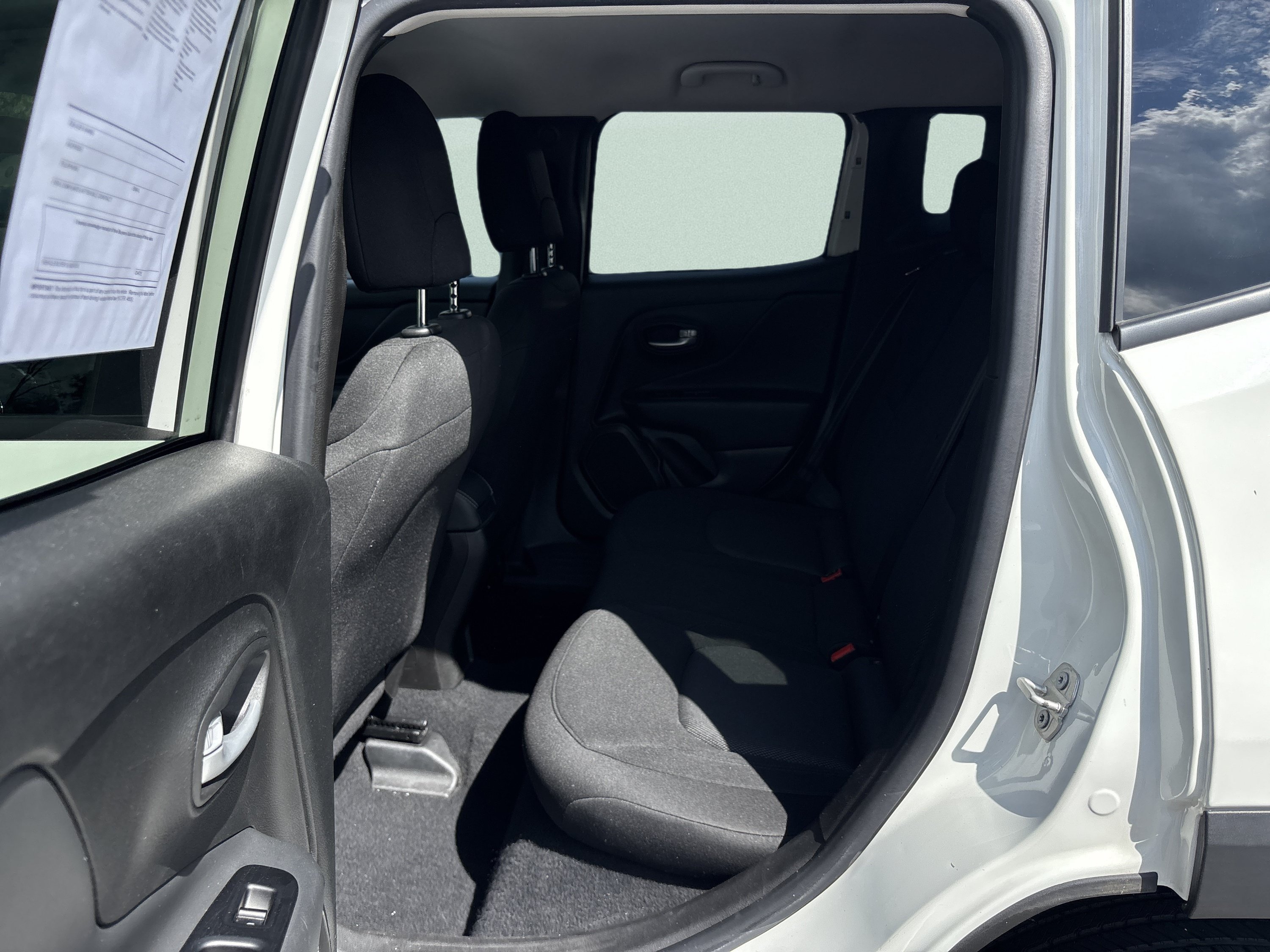 Used 2023 Jeep Renegade Latitude AWD/4WD image 14