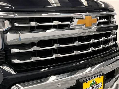 Used 2024 Chevrolet Silverado 1500 LTZ w/ LTZ Premium Package AWD/4WD image 33