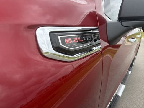 Used 2023 GMC Sierra 1500 SLT w/ SLT Premium Package AWD/4WD image 10