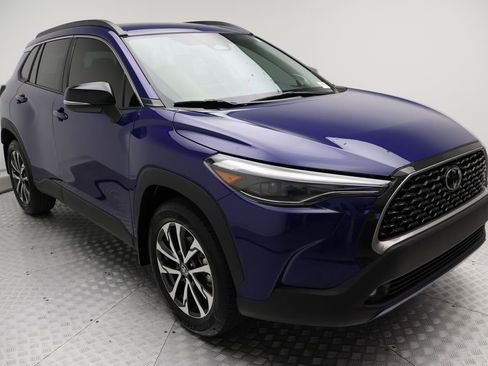 Certified 2025 Toyota Corolla Cross XLE image 6