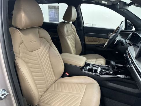 Certified 2025 Kia Sorento SX Prestige w/ Olive Brown Leather Package image 28