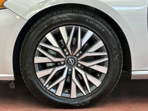 Used 2024 Nissan Altima 2.5 SV image 33