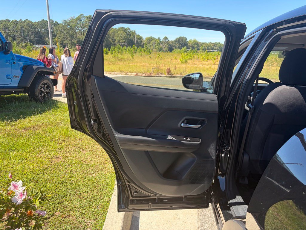 Used 2025 Nissan Kicks SV FWD image 50