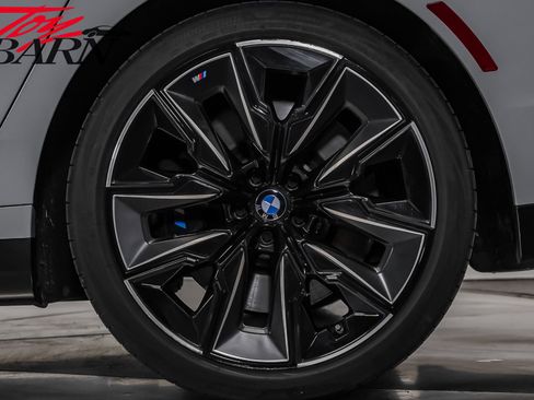 Used 2023 BMW 760i xDrive image 18