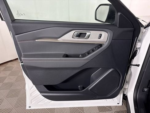 New 2026 Ford Explorer Active RWD image 17