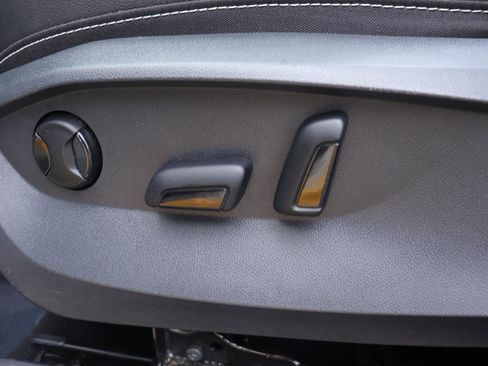 Used 2023 Volkswagen Taos SEL image 27