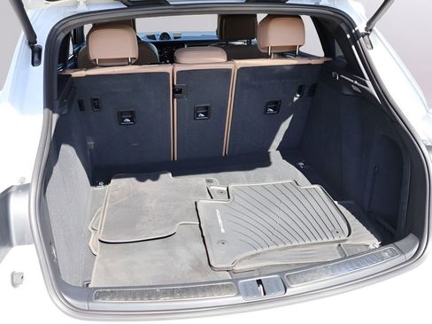 Certified 2023 Porsche Macan AWD/4WD image 17