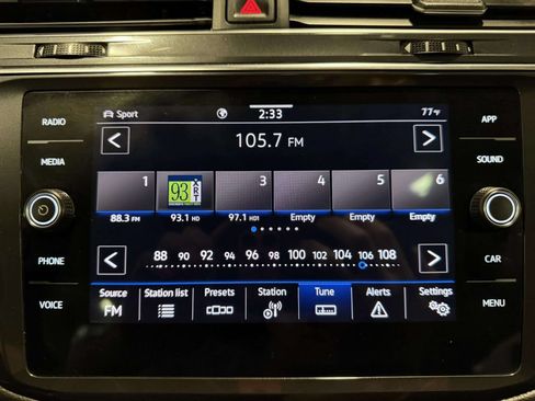 Used 2023 Volkswagen Tiguan SE AWD/4WD image 34