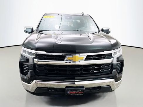 Used 2025 Chevrolet Silverado 1500 LT image 2