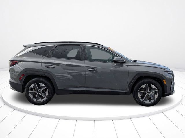 Used 2025 Hyundai Tucson SEL FWD image 2