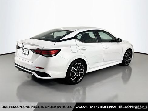 Certified 2025 Nissan Sentra SR FWD image 5