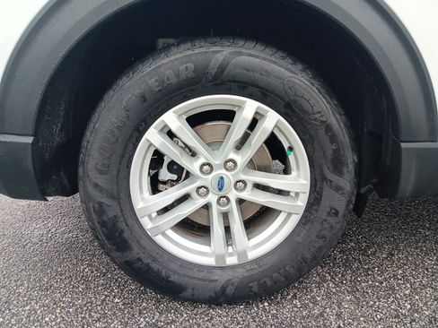 Used 2022 Ford Explorer XLT w/ Equipment Group 202A image 9