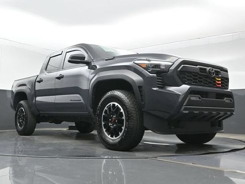 Used 2025 Toyota Tacoma TRD Off-Road w/ TRD Off Road Upgrade Package AWD/4WD image 28