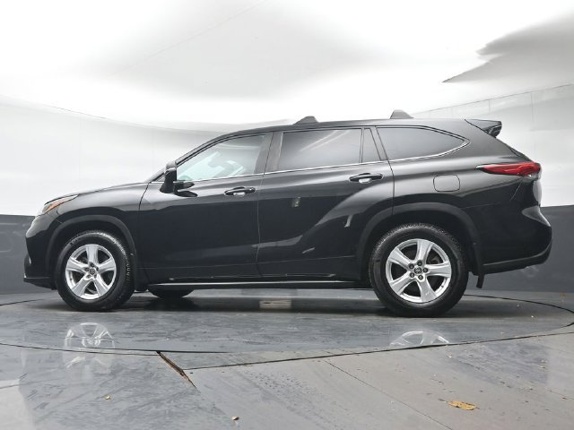 Used 2023 Toyota Highlander LE AWD/4WD image 31