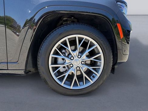 Used 2025 Jeep Grand Cherokee Summit AWD/4WD image 9