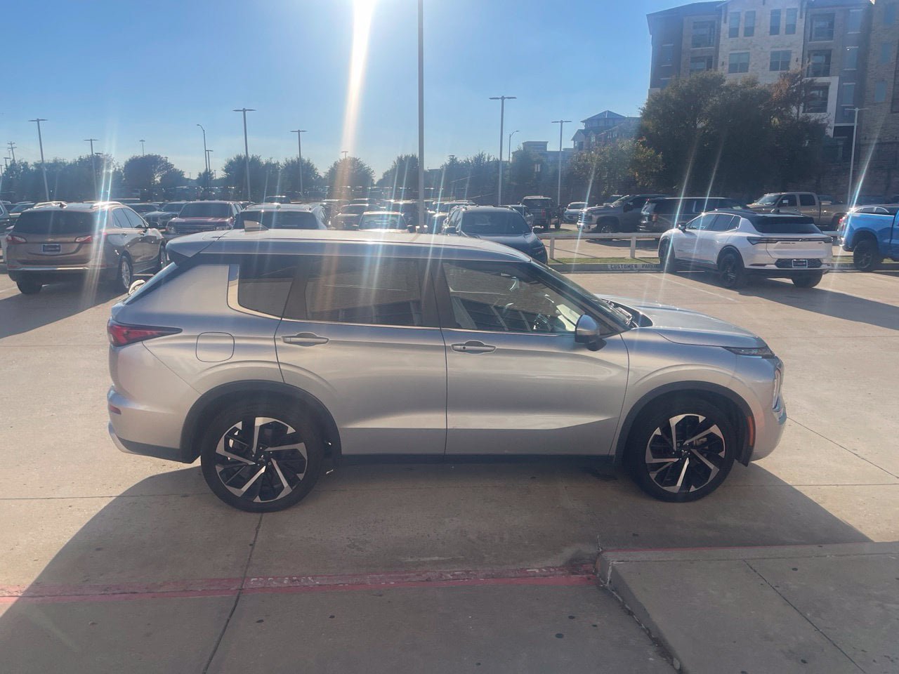 Used 2022 Mitsubishi Outlander SE AWD/4WD image 1