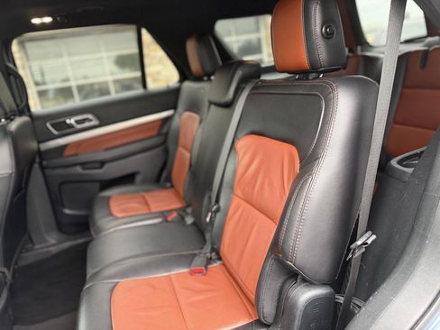 Used 2019 Ford Explorer XLT w/ Equipment Group 202A AWD/4WD image 16