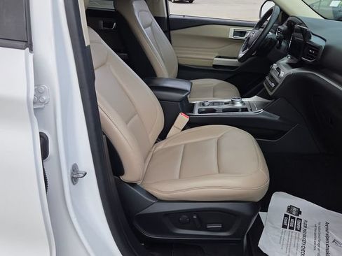 Used 2020 Ford Explorer XLT w/ Equipment Group 202A AWD/4WD image 16