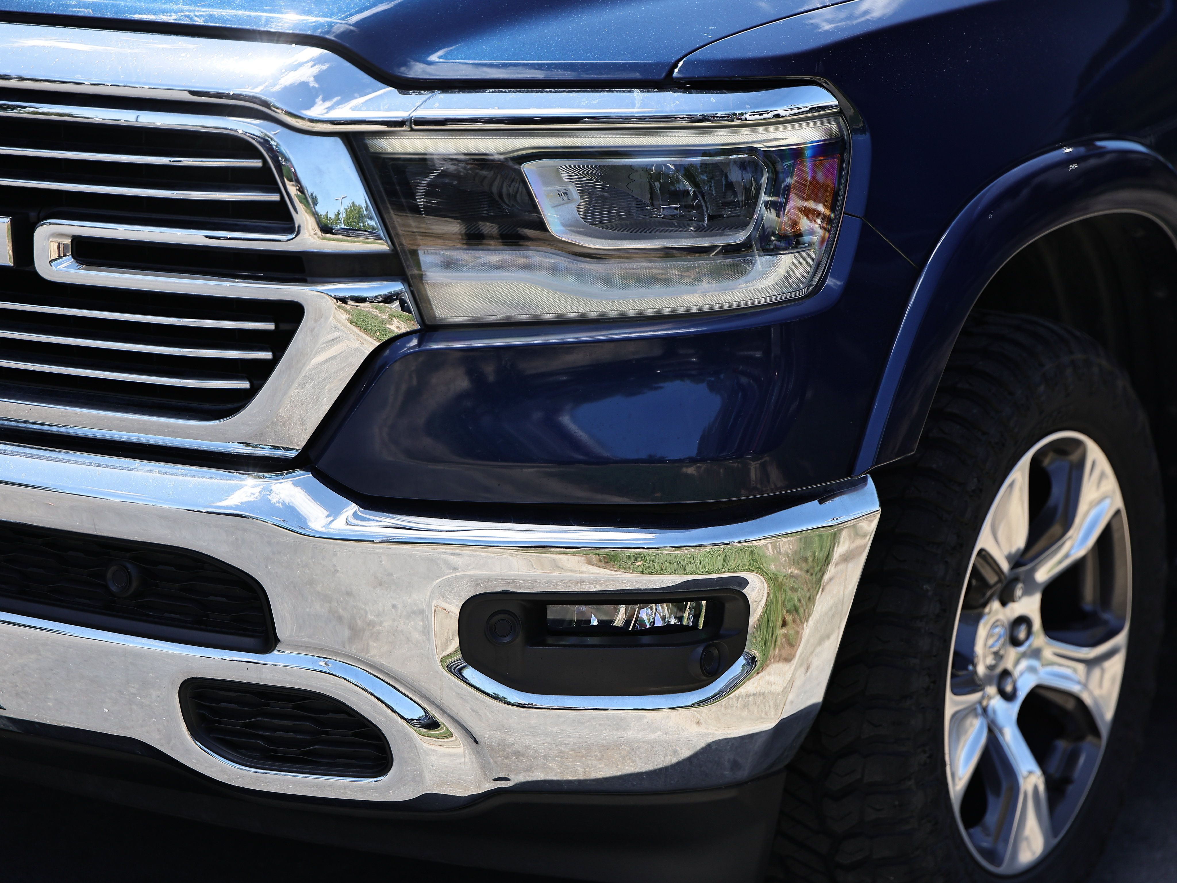 Used 2020 RAM 1500 Laramie AWD/4WD image 12