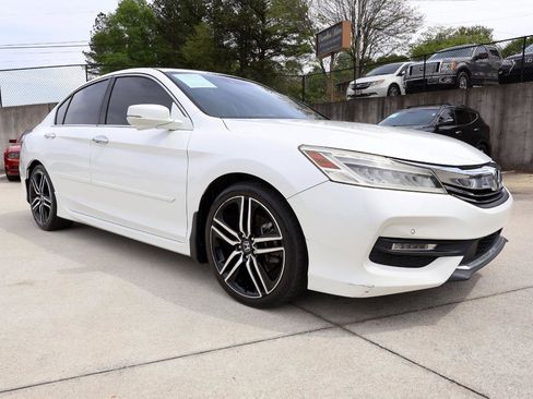 Used 2016 Honda Accord Touring image 9