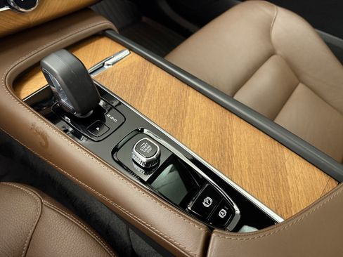 Certified 2023 Volvo XC90 B5 Plus w/ Protection Package Premier AWD/4WD image 18