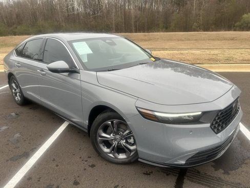 Certified 2025 Honda Accord EX-L image 2