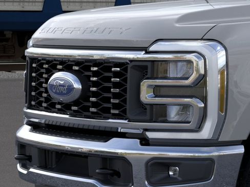 New 2026 Ford F350 4x4 Crew Cab DRW Super Duty image 17