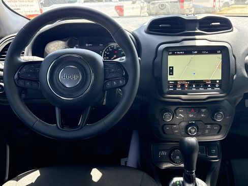 Used 2021 Jeep Renegade Latitude AWD/4WD image 4