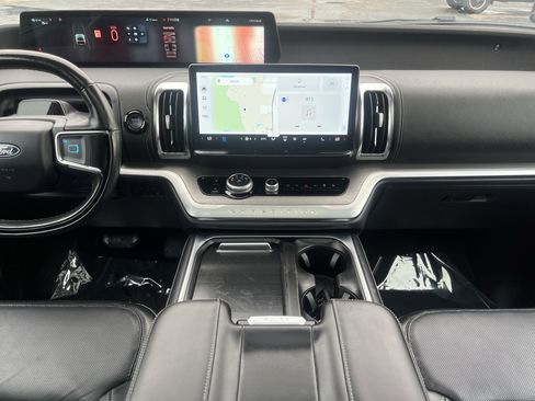 Used 2025 Ford Expedition Platinum AWD/4WD image 25