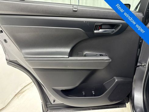 Used 2022 Toyota Highlander XLE image 21